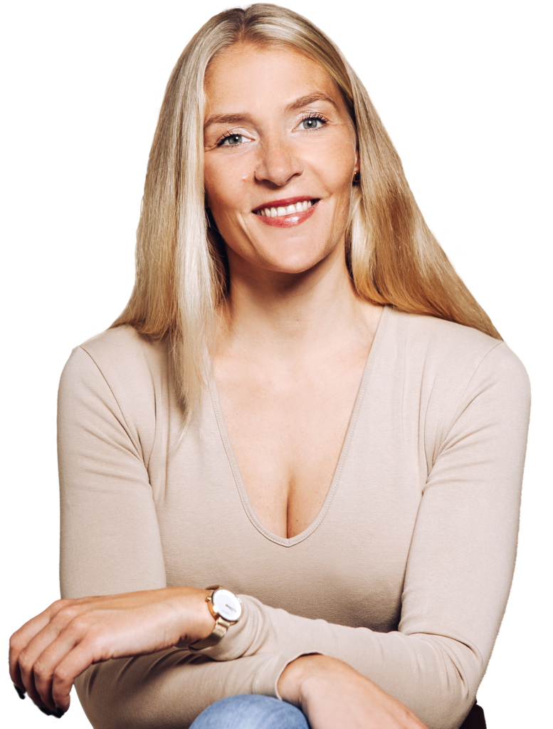 Portrait von Melanie Adler. Geschäftsführerin von DIGITAL BLICK.