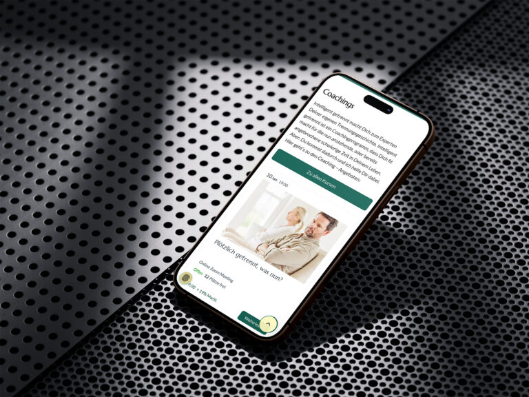 Smartphone liegend auf Metalltisch. Zu sehen die Webseite von Intelligent getrennt.